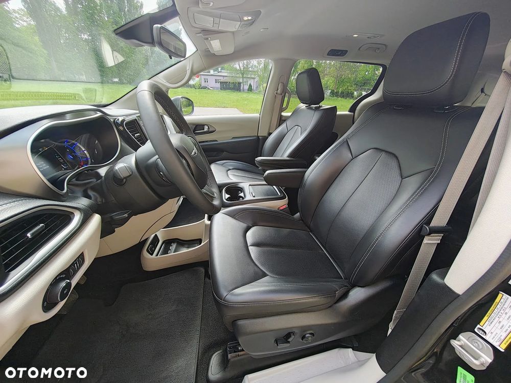 Chrysler Pacifica - 14