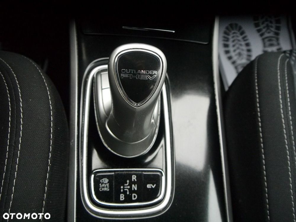 Mitsubishi Outlander - 24