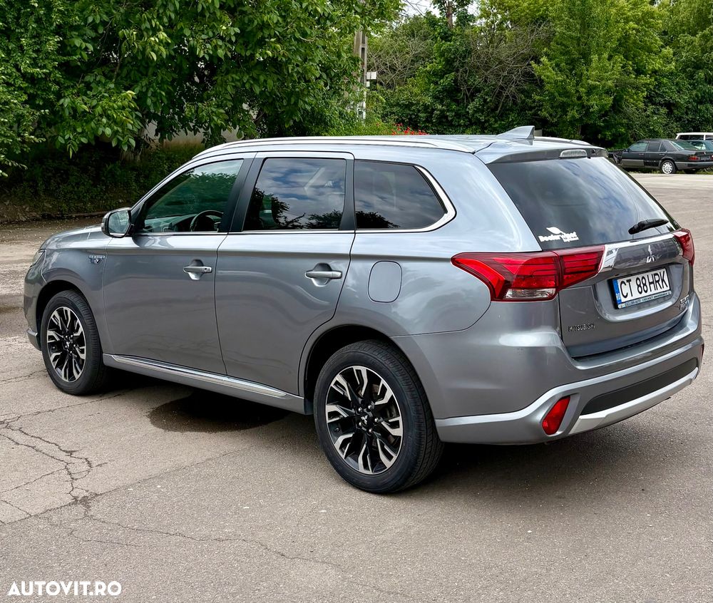 Mitsubishi Outlander - 3