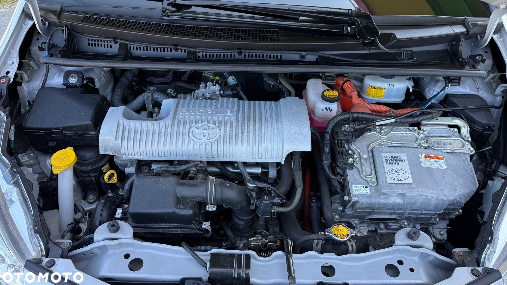 Toyota Yaris Hybrid 100 Active - 12