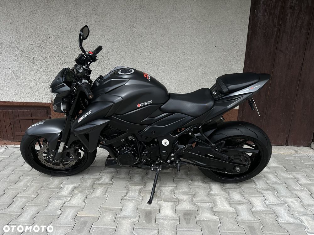 Suzuki GSX - 6