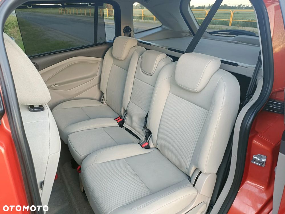 Ford Grand C-MAX - 13