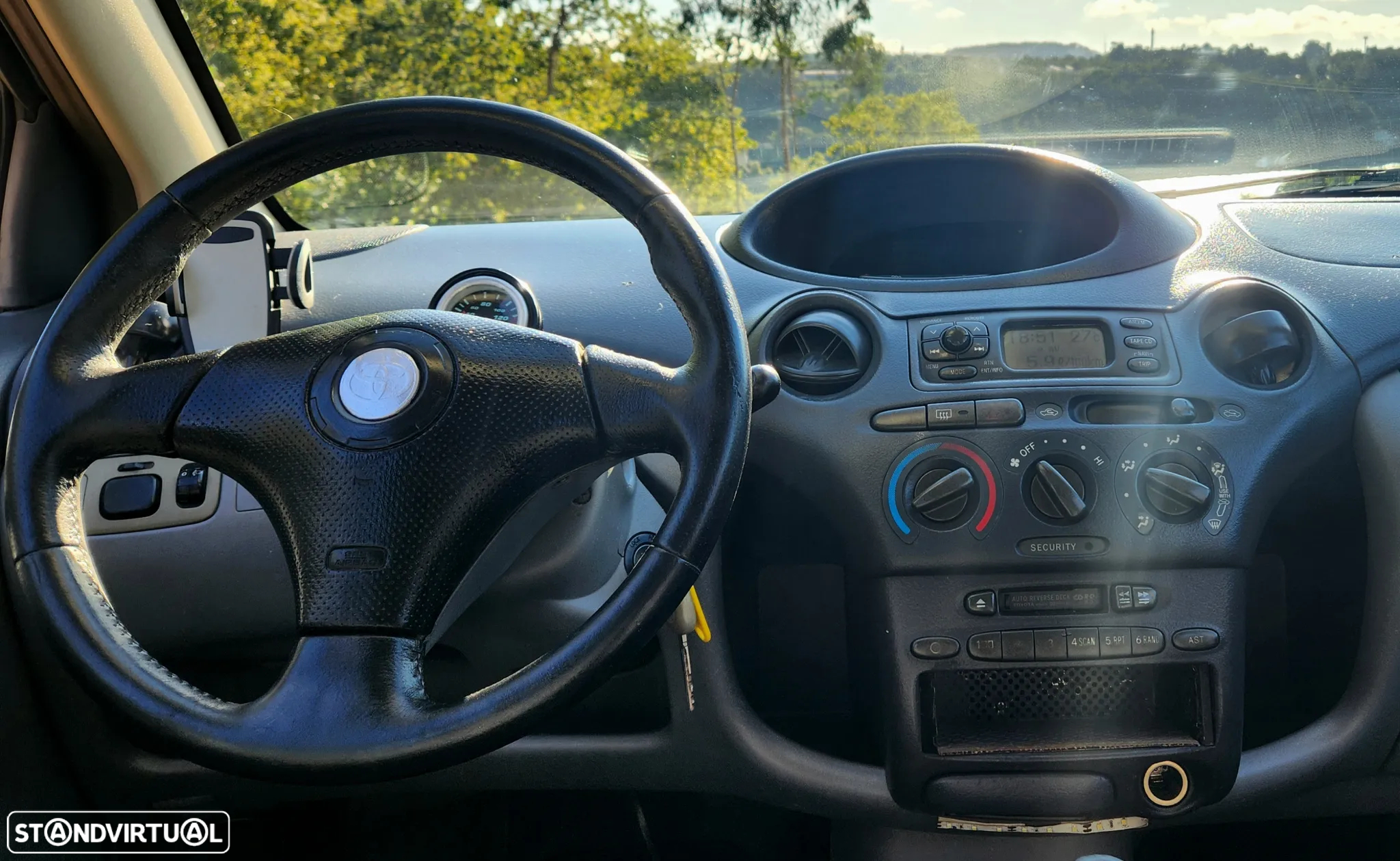 Toyota Yaris 1.0 Luna ABS - 8