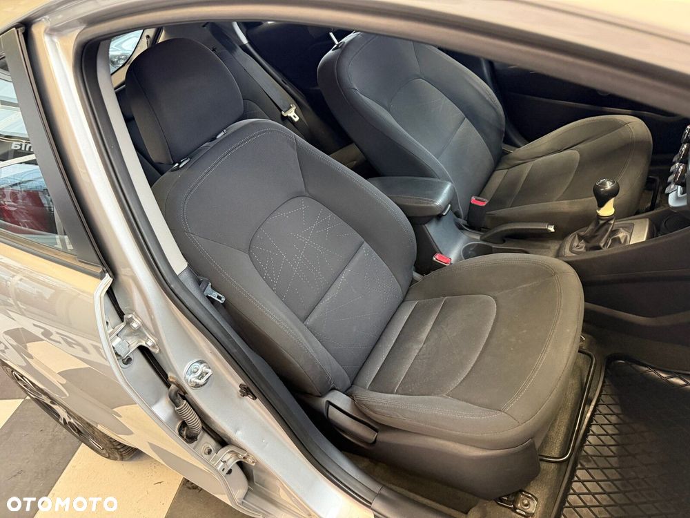 Kia Rio - 16