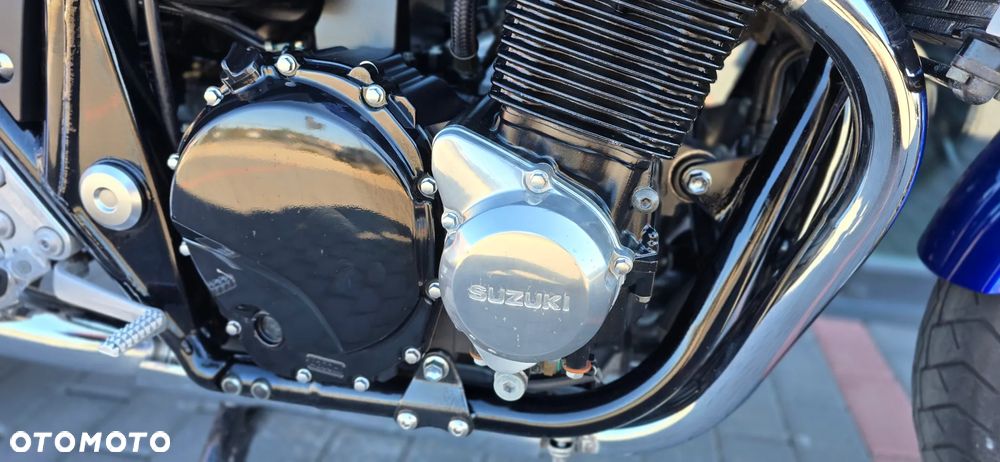 Suzuki GSX - 19
