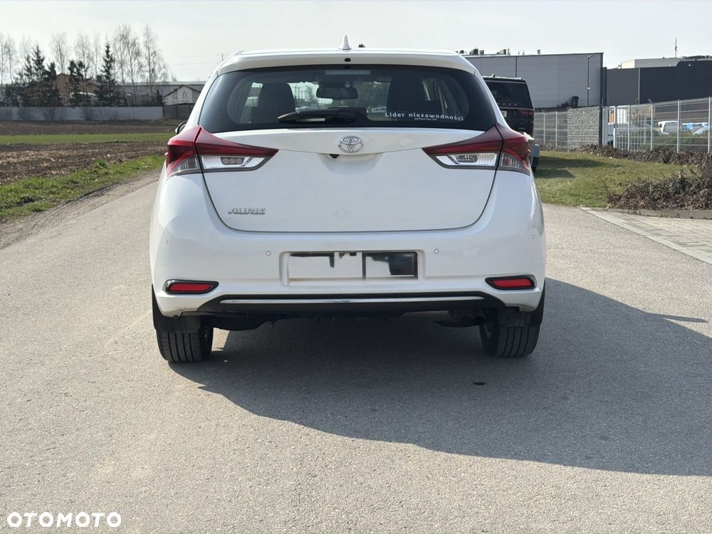 Toyota Auris 1.6 Premium - 4