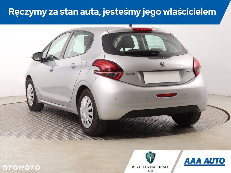 Peugeot 208 - 6