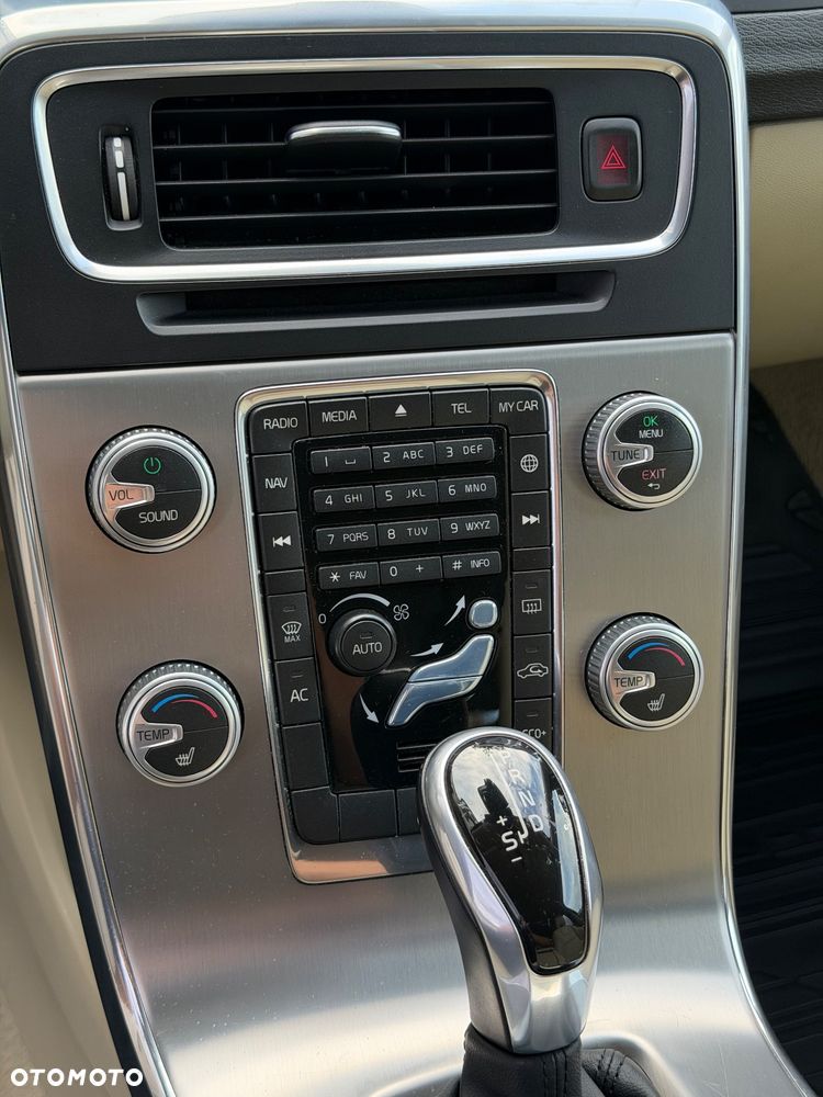 Volvo V60 T3 Geartronic Momentum - 26