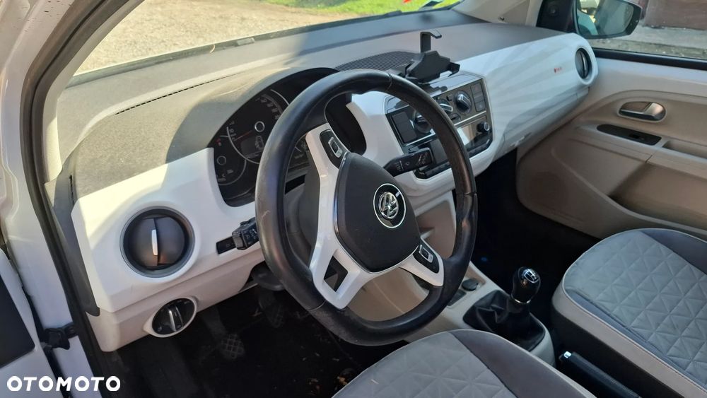 Volkswagen up! 1.0 beats - 9