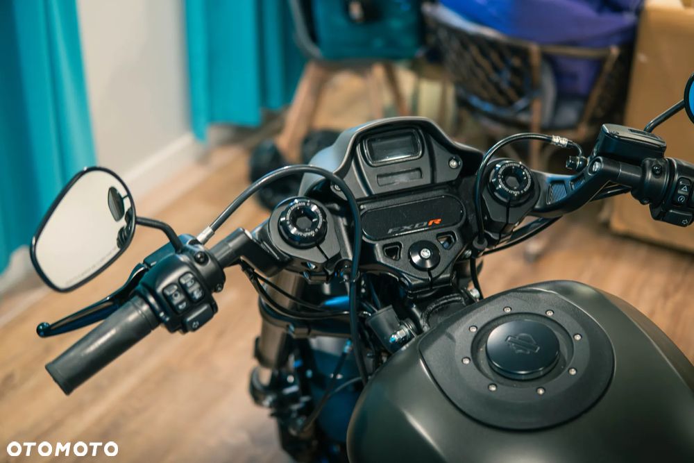Harley-Davidson Softail FXDR - 8