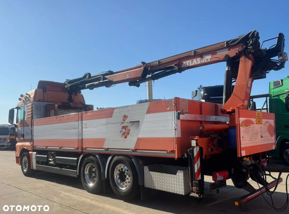 MAN TGX 26.480 • HDS Atlas 145.2 •Oś podnoszona i skrętna 426 tys. km - Zestaw z przyczepą Schwarzmüller Oś przednia – resory piórowe, tylna – pneumatyka • - 14