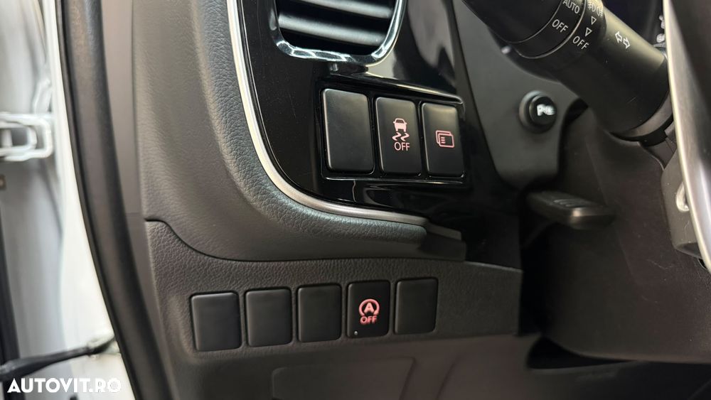 Mitsubishi Outlander - 26