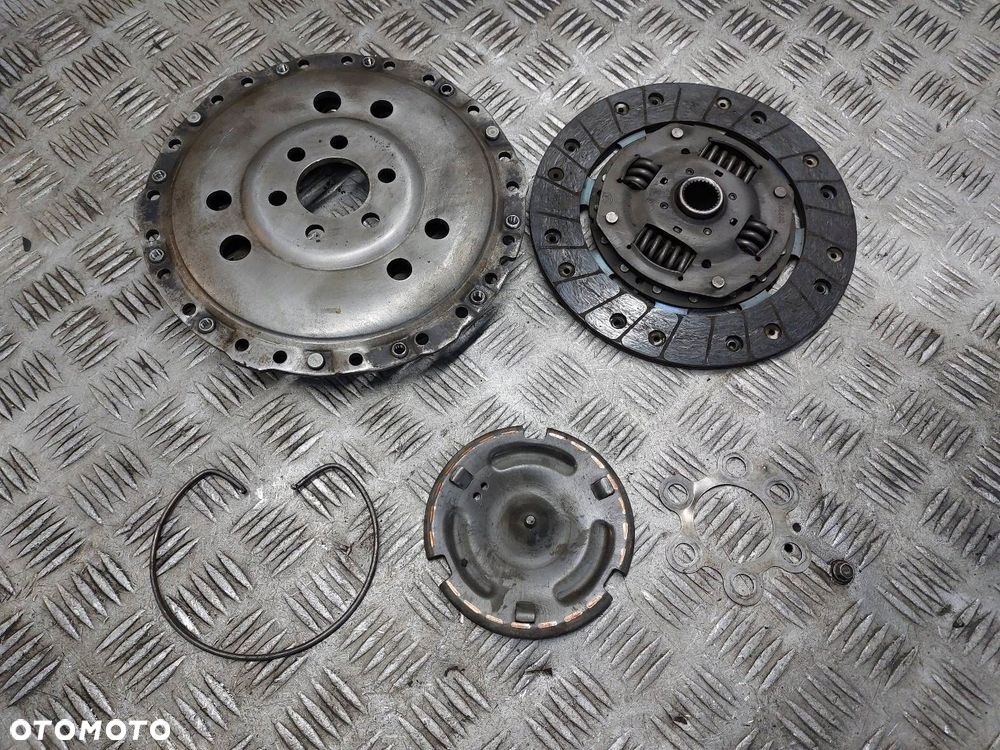 SPRZĘGŁO TARCZA + DOCISK VOLKSWAGEN GOLF IV 1.6 8V - 1