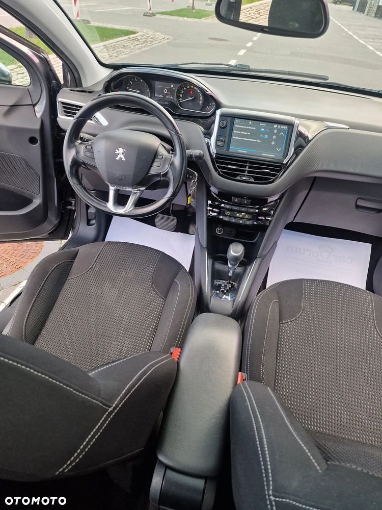 Peugeot 208 - 25