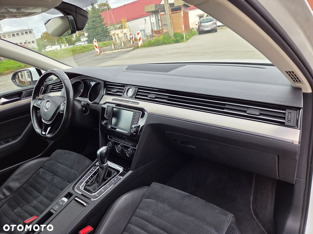 Volkswagen Passat 2.0 TDI SCR 4Mot DSG Comfortline - 25