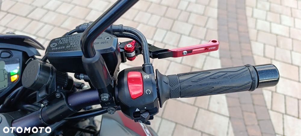 Suzuki GSX 1000 - 12