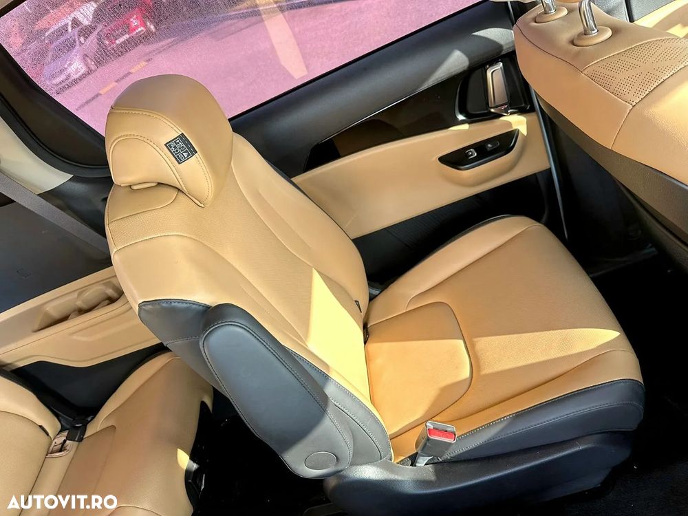 Kia Carnival - 28