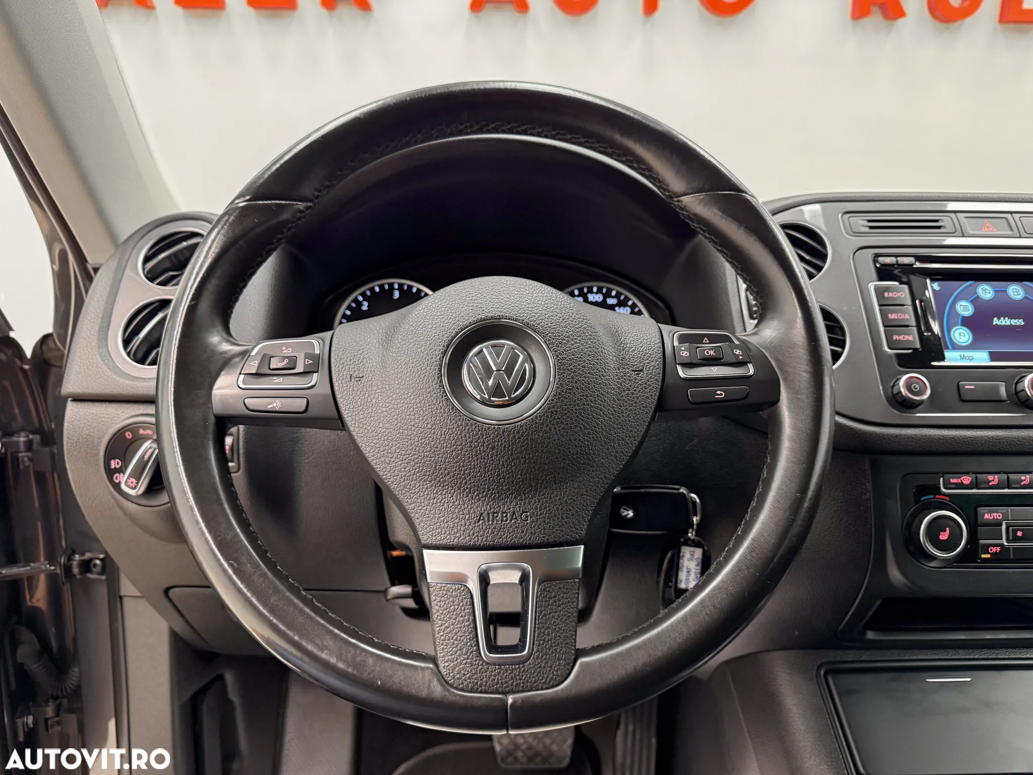 Volkswagen Tiguan 2.0 TDI 4Motion DSG Sport & Style - 23