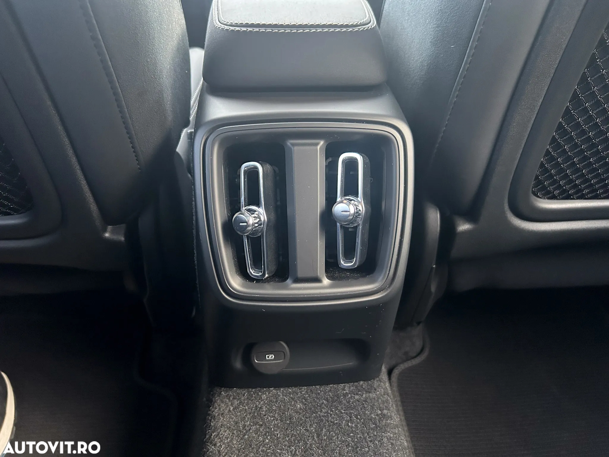Volvo XC 40 Recharge Twin Motor AWD Ultimate - 19