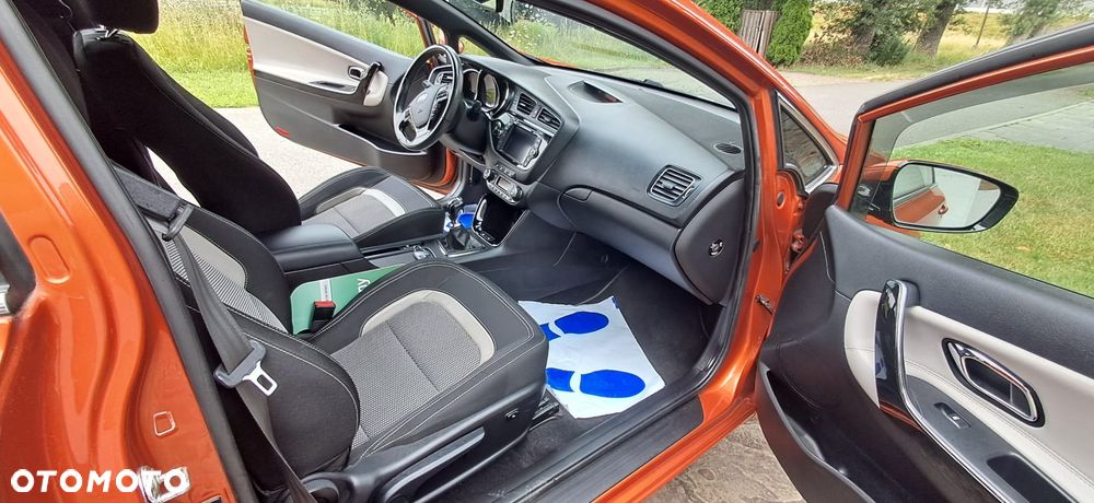 Kia Ceed 1.6 GDI ISG Platinum Edition - 9