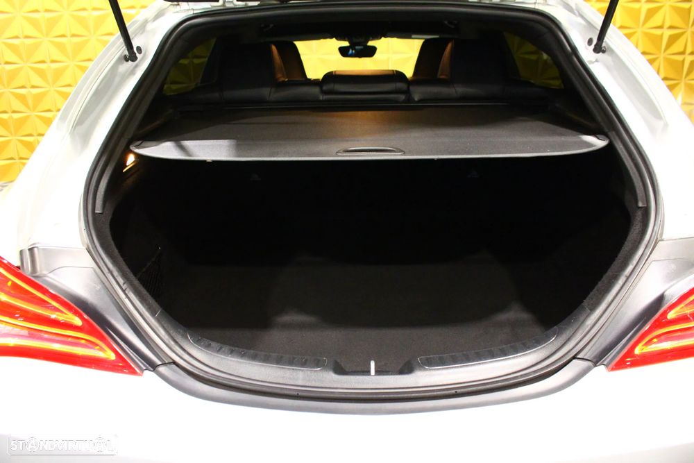 Mercedes-Benz CLA 200 Shooting Brake (CDI) d AMG Line - 25