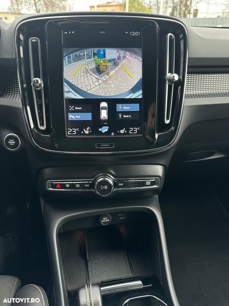 Volvo XC 40 B4 AT8 AWD Mild Hybrid Momentum Pro - 18