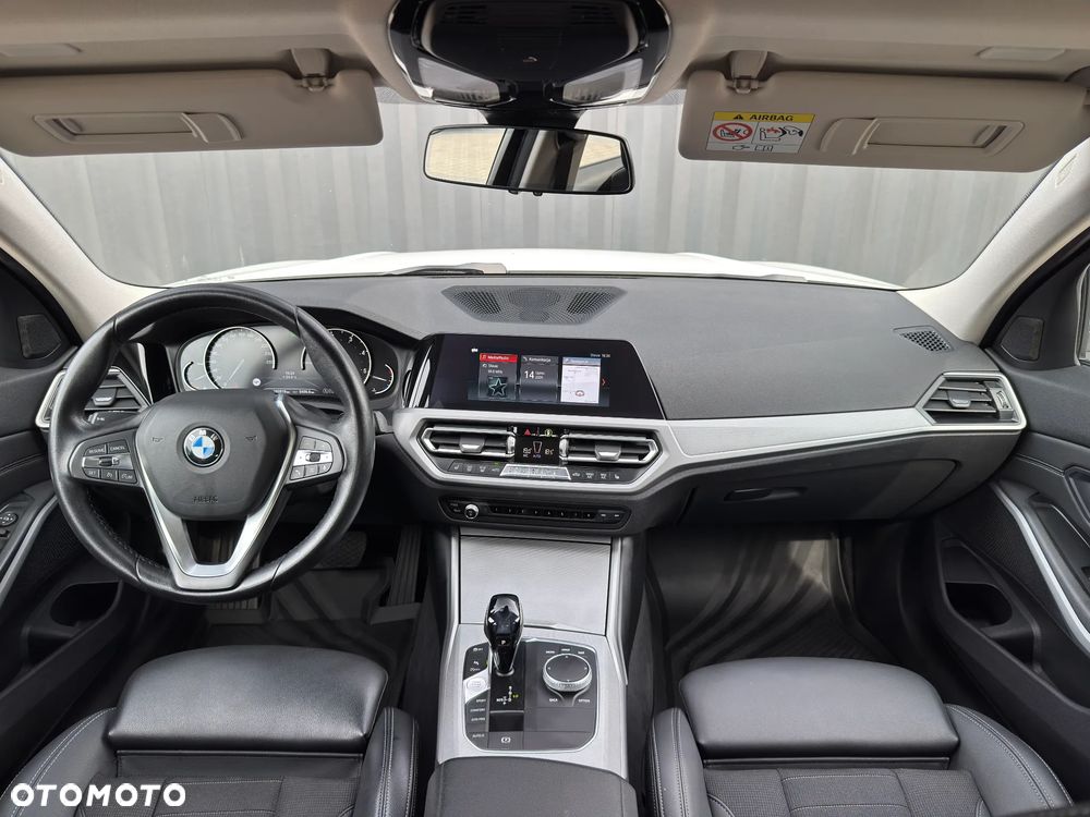 BMW Seria 3 320d xDrive - 26