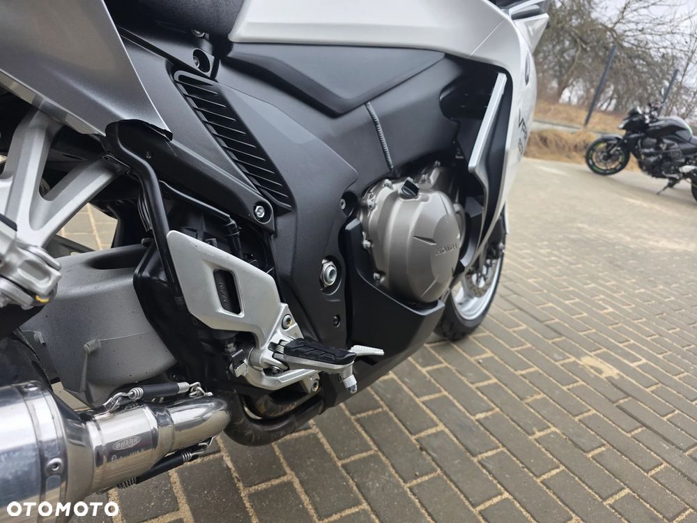 Honda VFR - 16