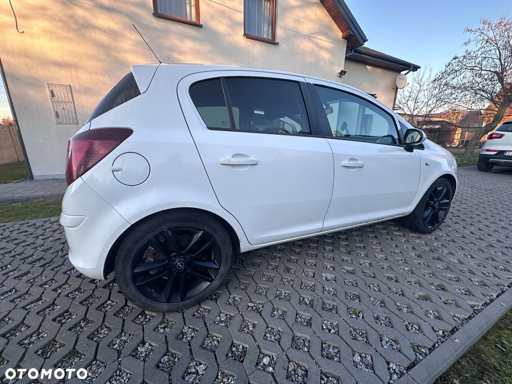 Opel Corsa 1.2 16V Cosmo - 8