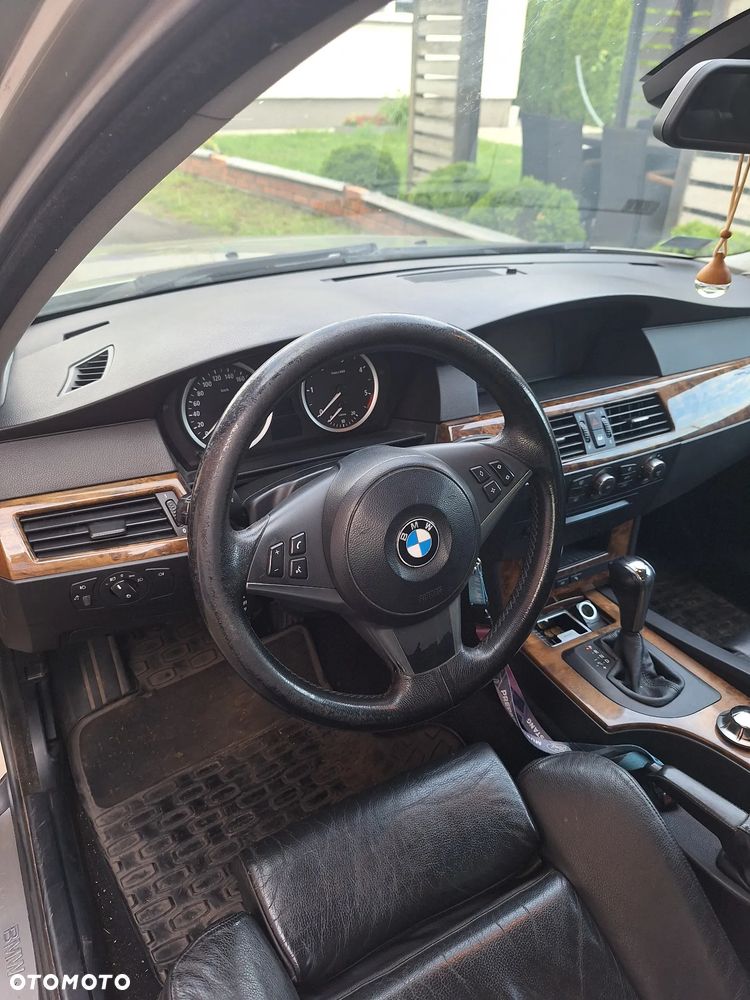BMW Seria 5 525d - 14