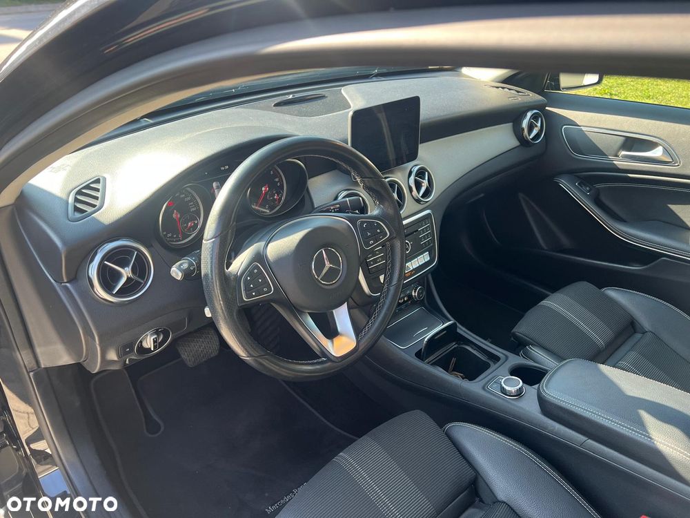 Mercedes-Benz GLA 180 d 7G-DCT Peak Edition - 12