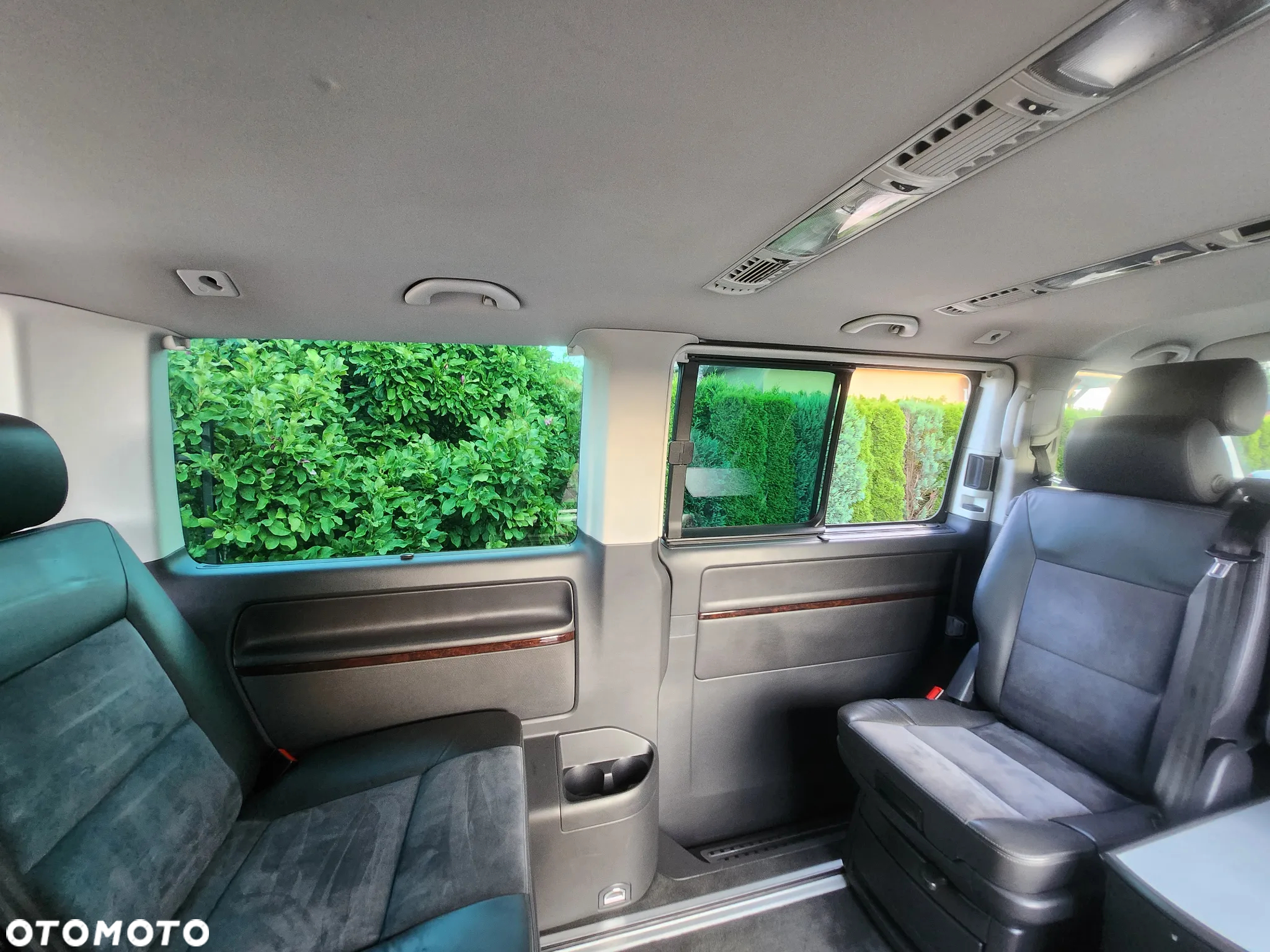 Volkswagen Multivan - 14