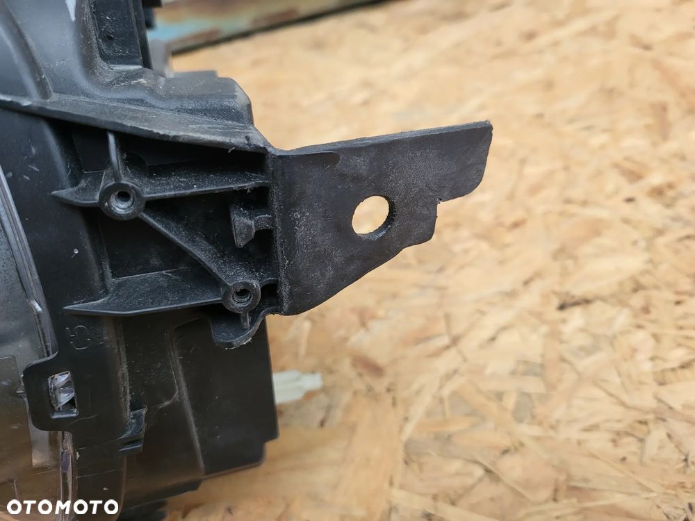 Lampa przednia lewa Citroen C3 III - 4