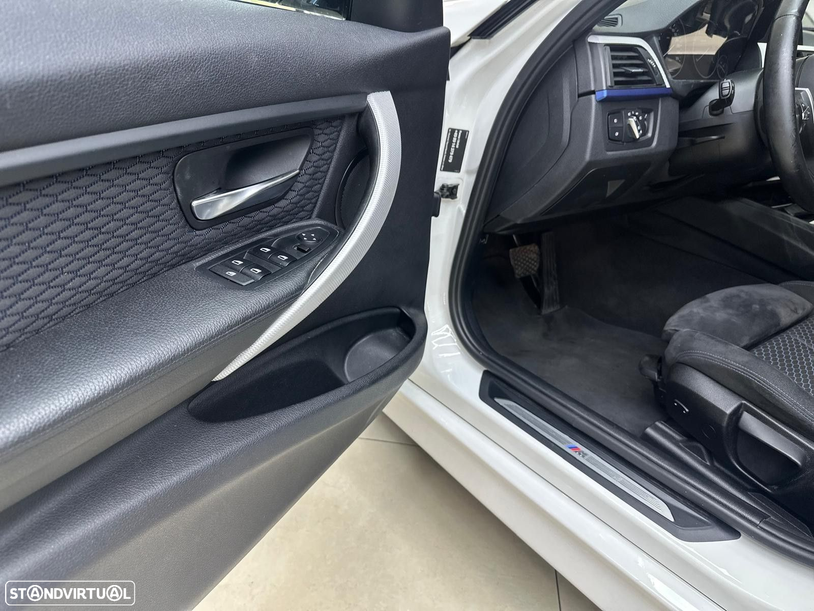 BMW 320 d Auto Pack M - 19