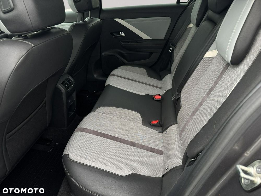 Opel Astra 1.2 T Elegance S&S - 26