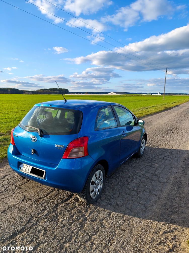 Toyota Yaris 1.3 - 7