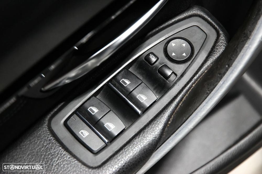 BMW 318 d Touring Line Sport Shadow Auto - 11