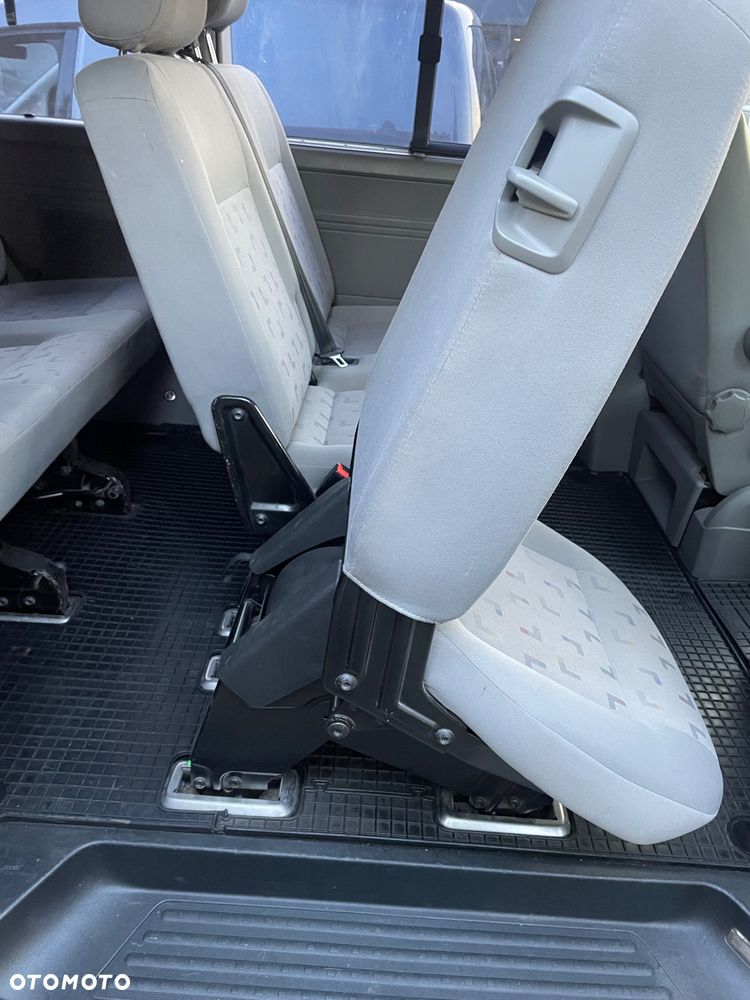 Volkswagen Caravelle - 32