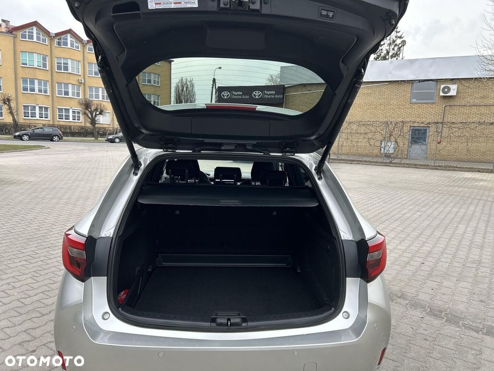 Toyota Corolla 2.0 Hybrid Style - 23