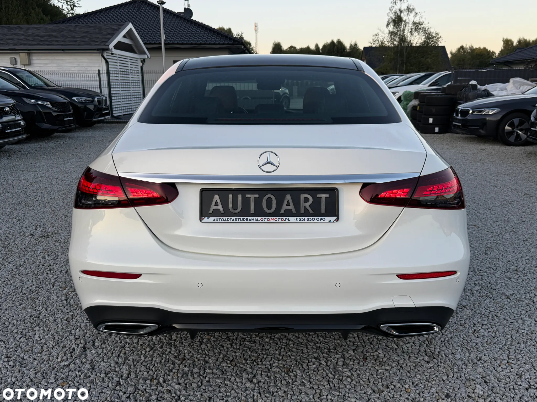 Mercedes-Benz Klasa E 220 d 4Matic T 9G-TRONIC AMG Line - 13