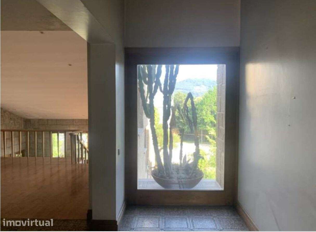 Moradia Isolada com Piscina e Jardim - Grande imagem: 3/30