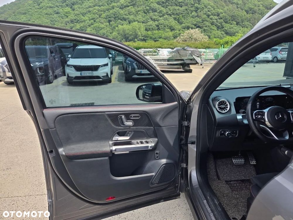 Mercedes-Benz GLB 250 4-Matic AMG Line 8G-DCT - 22