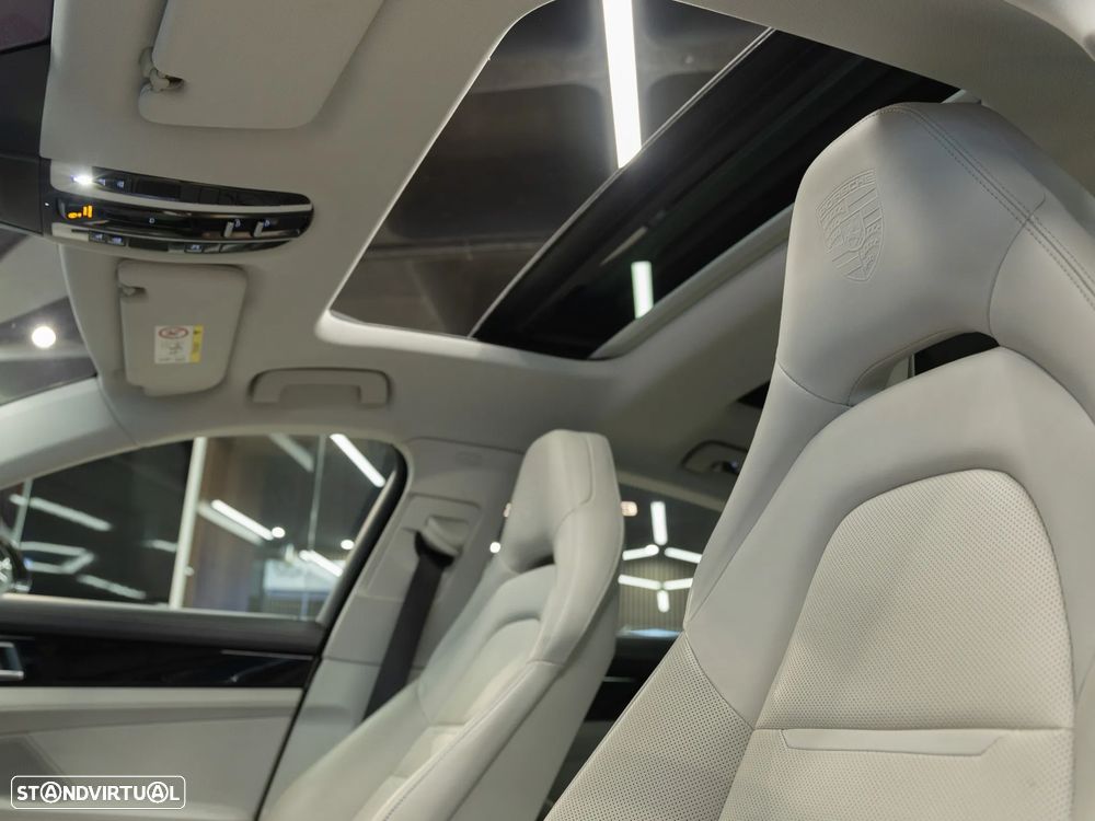 Porsche Panamera 4 Platinum Edition - 24