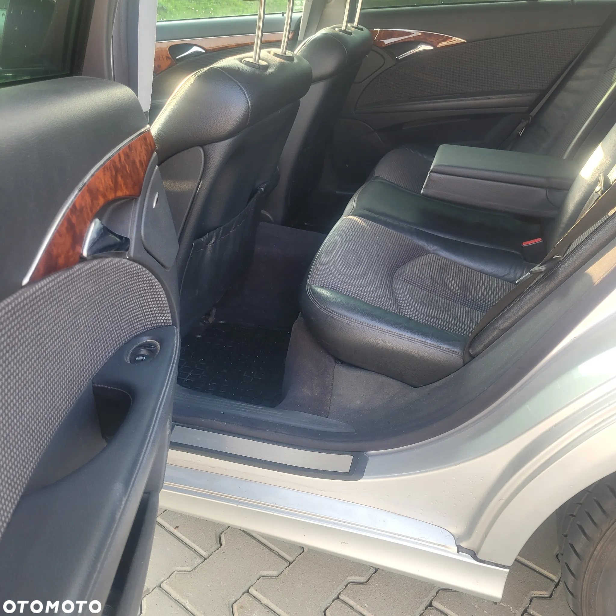 Mercedes-Benz Klasa E 220 CDI T Avantgarde - 3