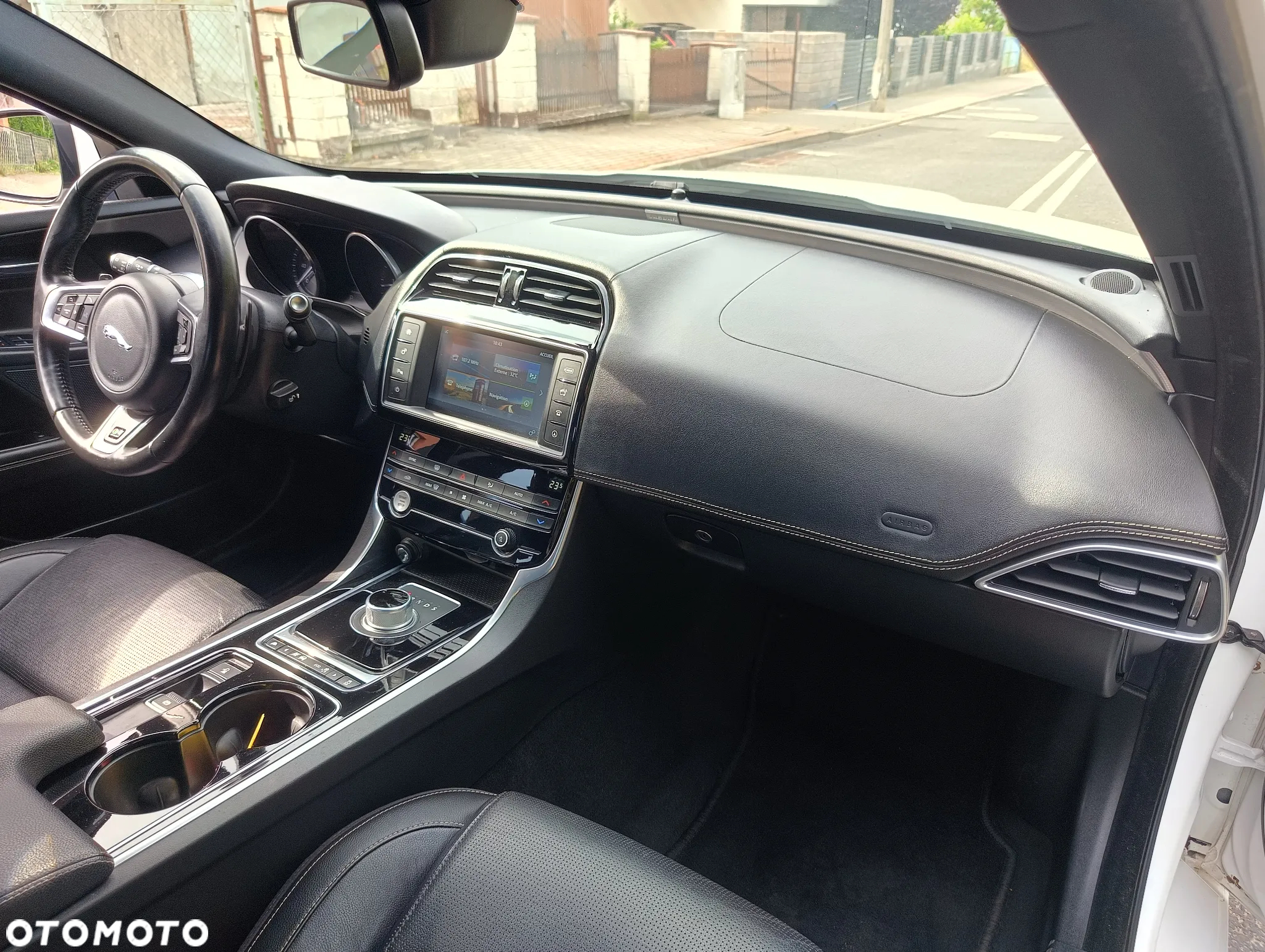 Jaguar XE 2.0 D AWD R-Sport - 10