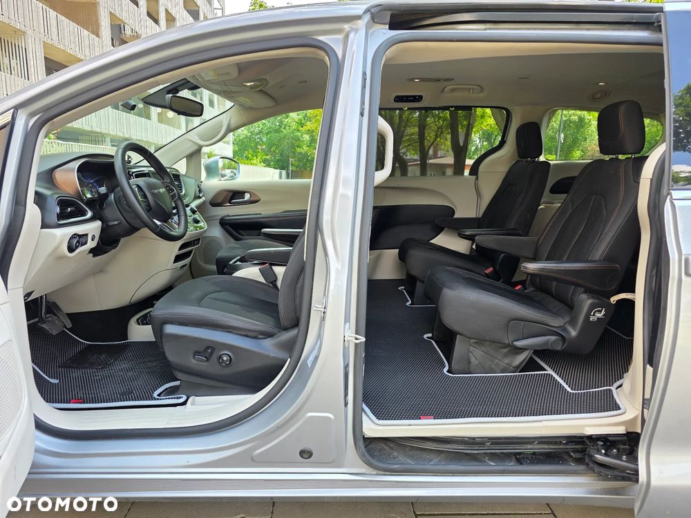 Chrysler Pacifica - 21