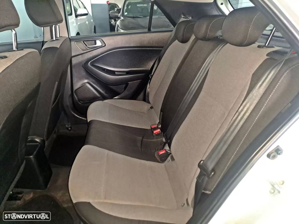 Hyundai i20 1.2 Comfort - 13