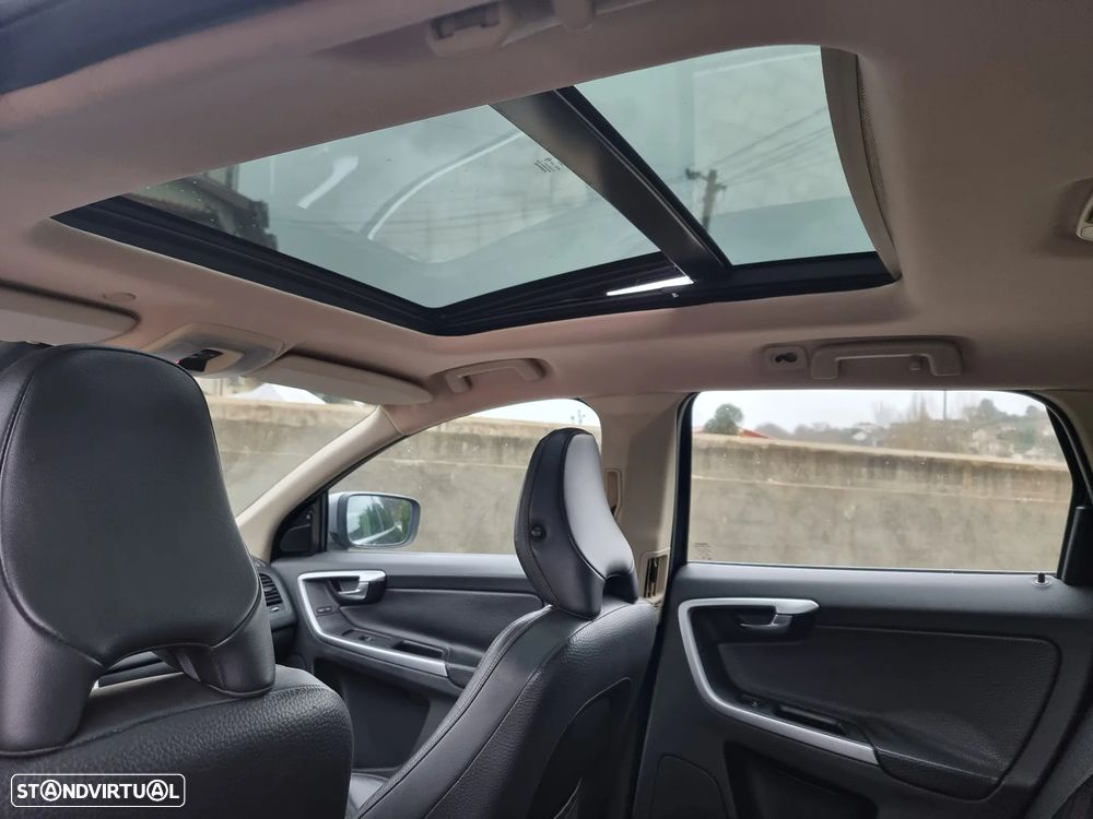 Volvo XC 60 2.4 D5 Summum AWD Geartronic - 18