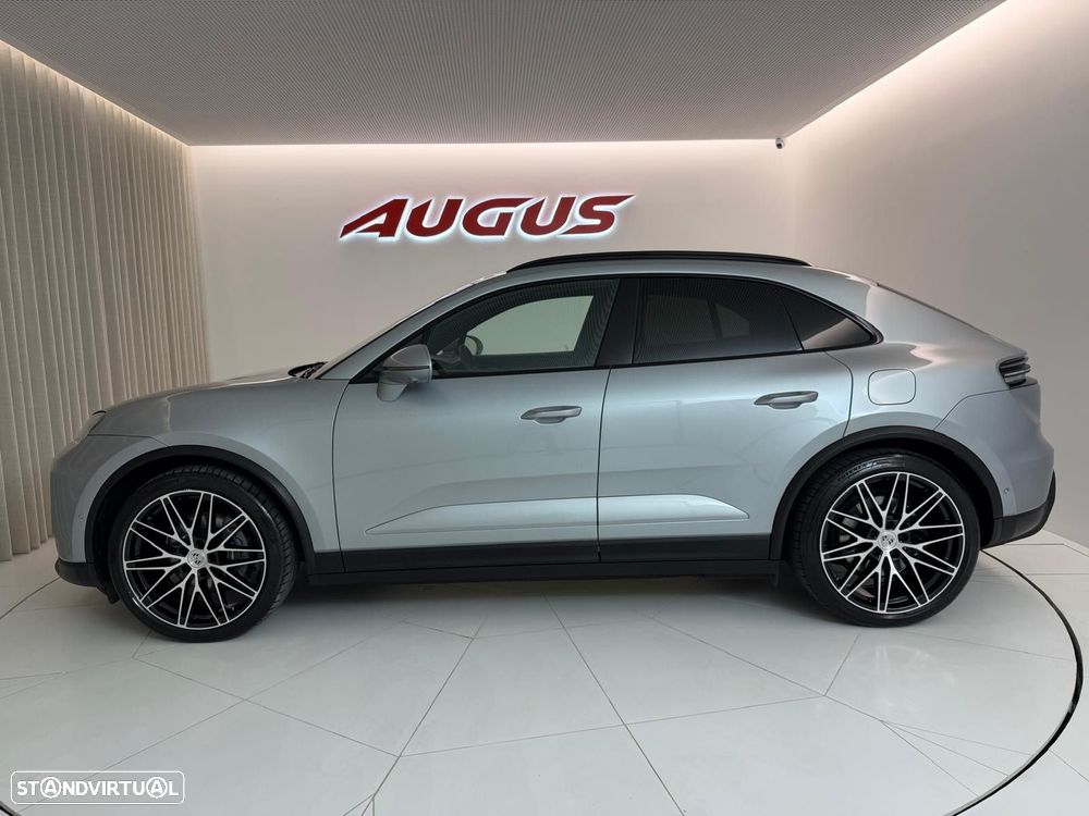 Porsche Macan Electric 4 - 6