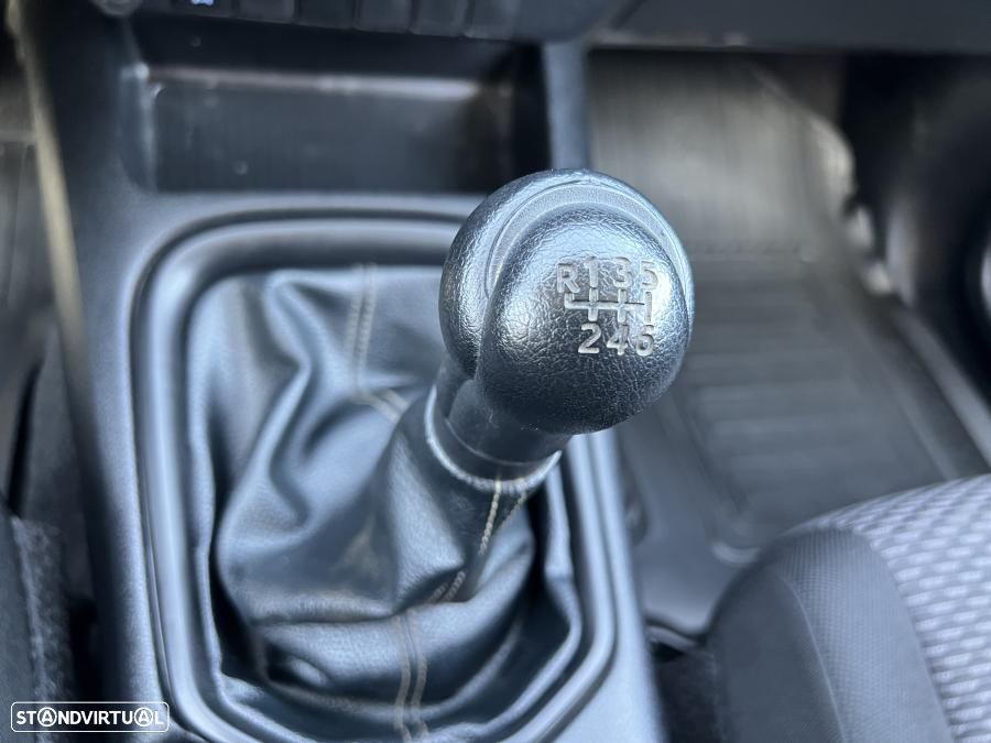 Toyota Hilux 2.4 D-4D 4WD CD CM - 37